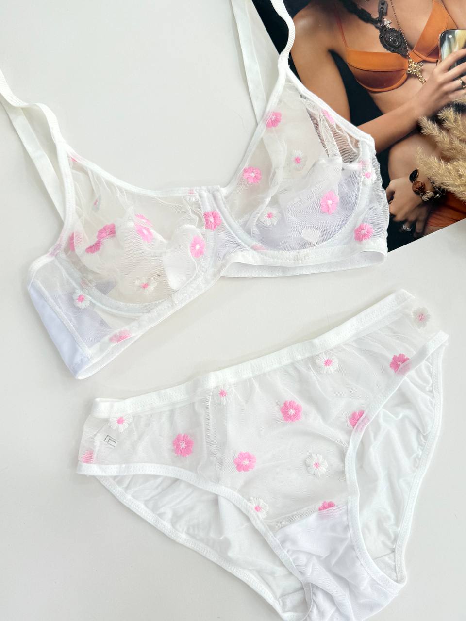 ​ست شورت و سوتین توری مدل بابونه فانتزی (سفید صورتی)